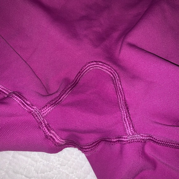 Lululemon leggings fuschia color, high waisted size 12 cropped - Picture 5 of 5